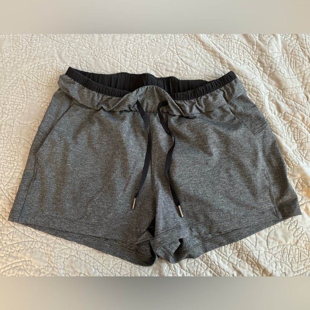 Lululemon size 6 midrise athletic shorts